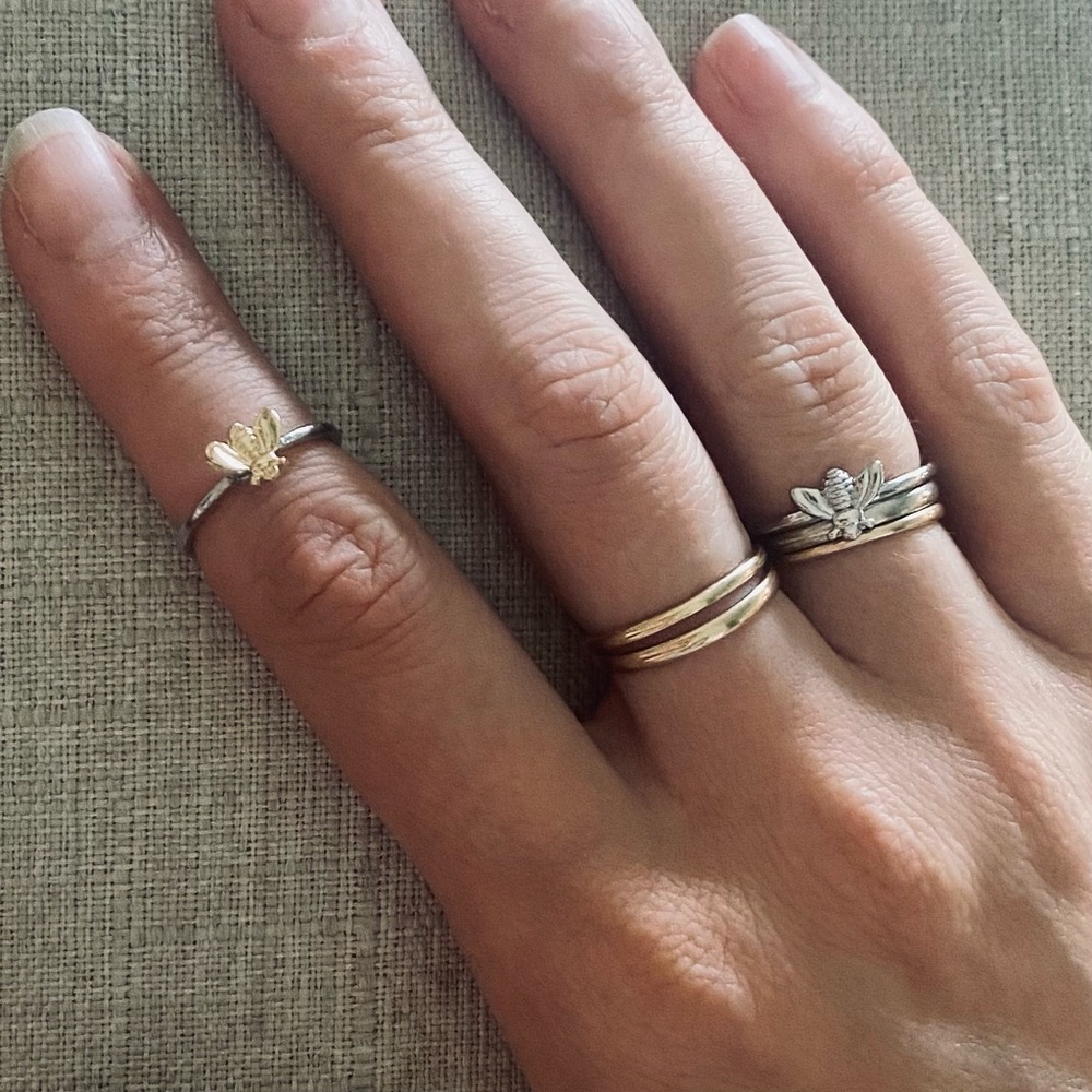 Stackable Gold Bee Ring - Picture 4 of 4